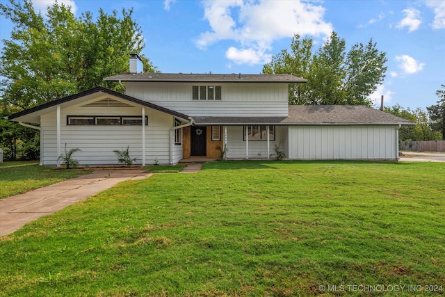 front of property featuring a front yard