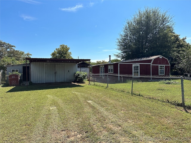 view of yard featuring a storage unit