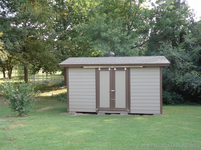 view of outdoor structure featuring a yard