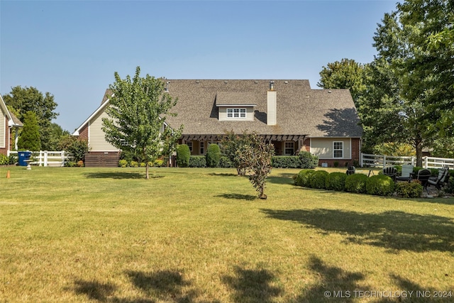 view of front of home with a front lawn