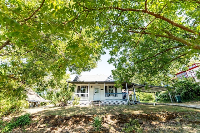 ranch-style house featuring a porch