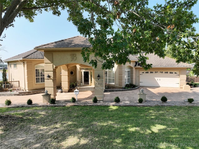 view of front facade with a garage and a front lawn