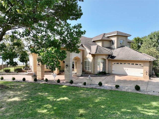 view of front of house featuring a front yard and a garage