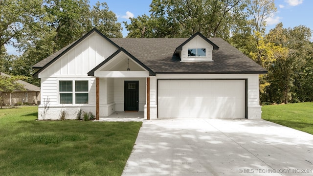 view of front of house with a garage and a front yard