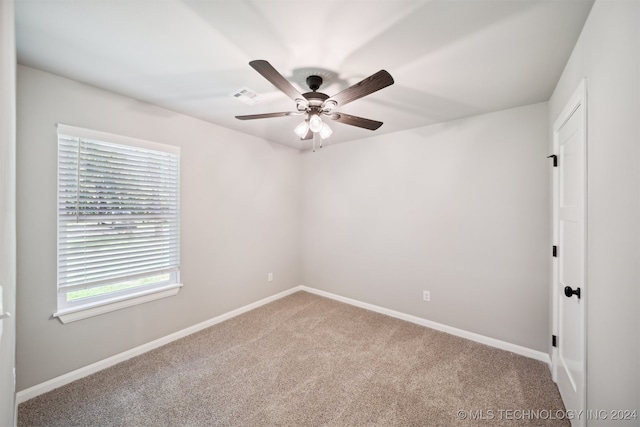 carpeted empty room featuring ceiling fan