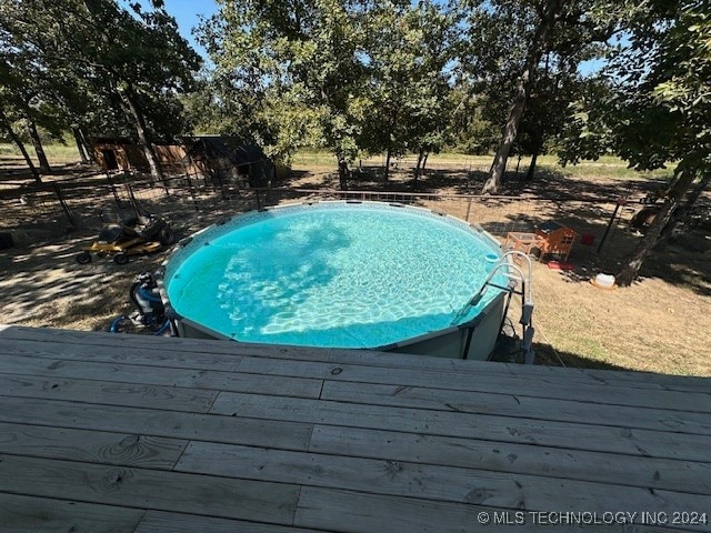 view of swimming pool