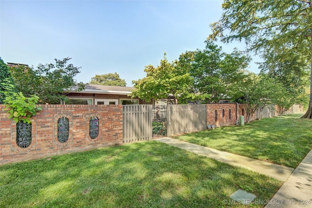 2116 E 59th Pl Unit 4F, Tulsa, OK 74105 - view of yard with a gate