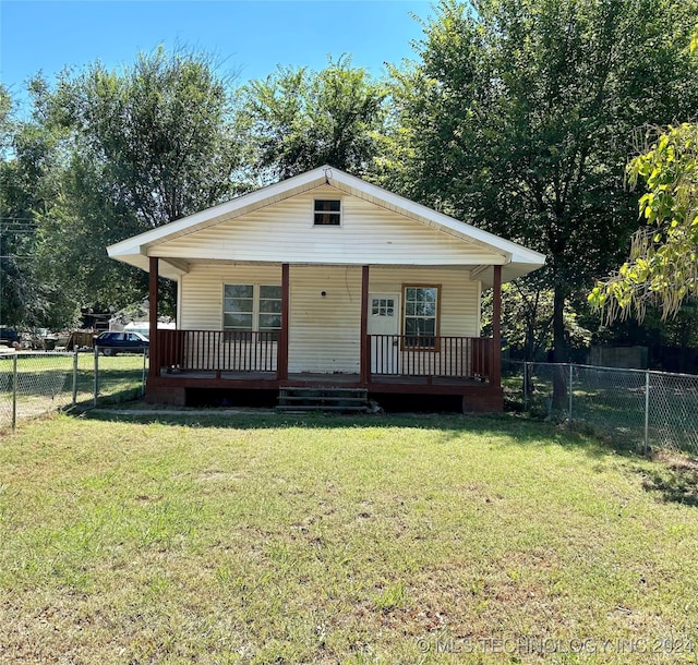 bungalow featuring a front lawn and covered porch