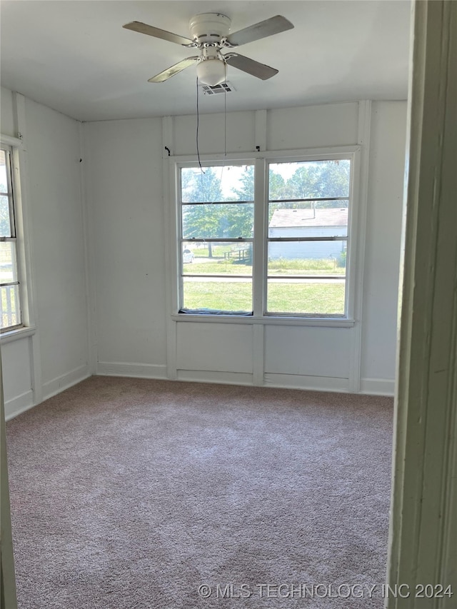 carpeted empty room featuring ceiling fan