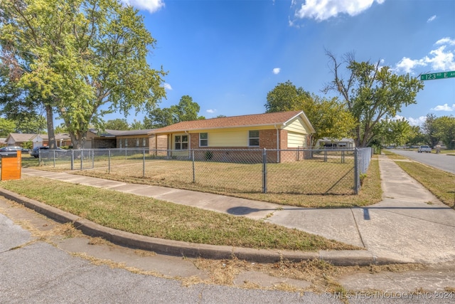 single story home featuring a front yard