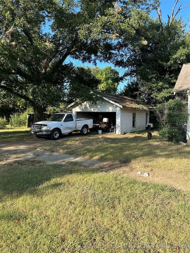 view of yard featuring a garage