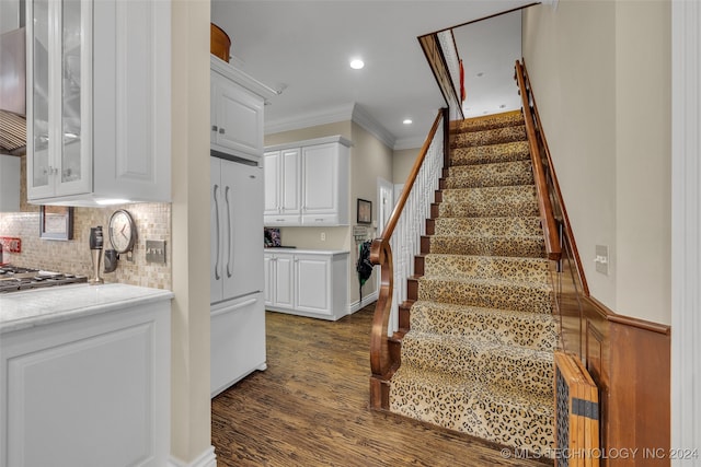 stairway featuring crown molding, radiator, and hardwood / wood-style floors