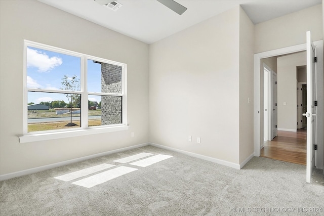 unfurnished room with light carpet and ceiling fan