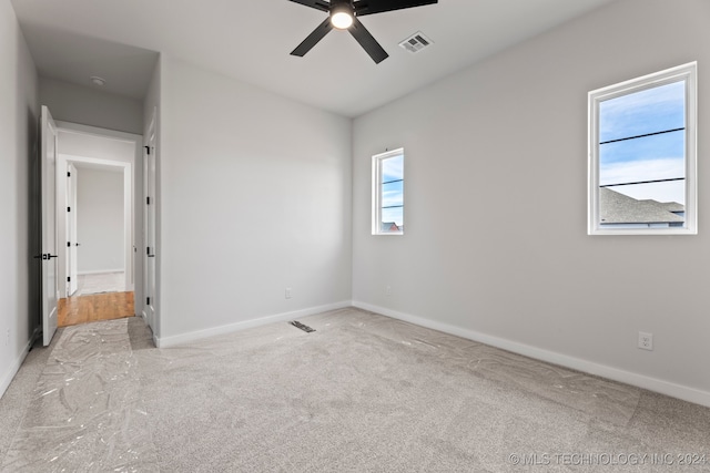 unfurnished room with light carpet and ceiling fan