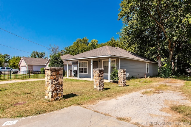 view of front of house featuring a front yard