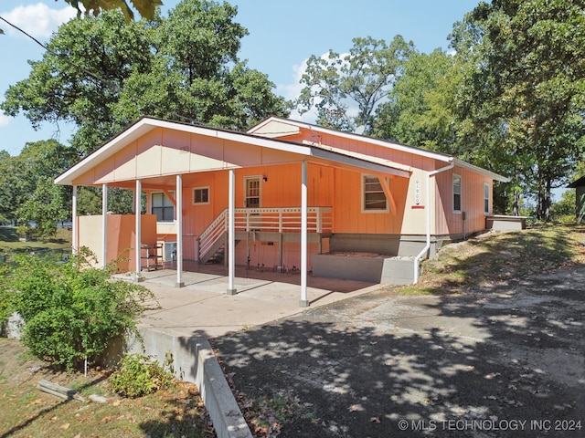 view of front facade featuring covered porch