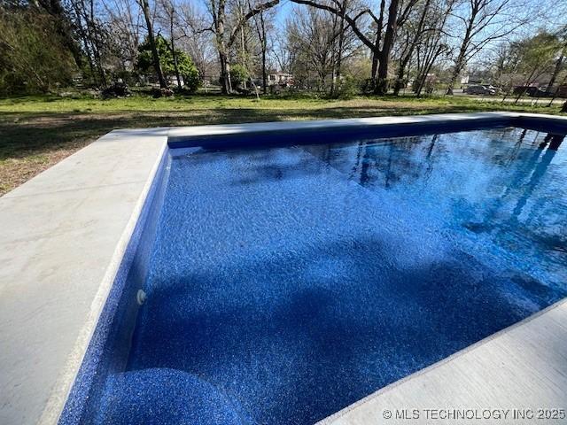 view of swimming pool