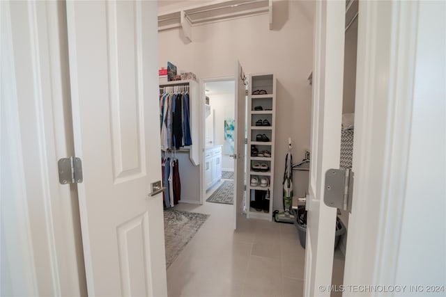 spacious closet featuring light tile patterned floors