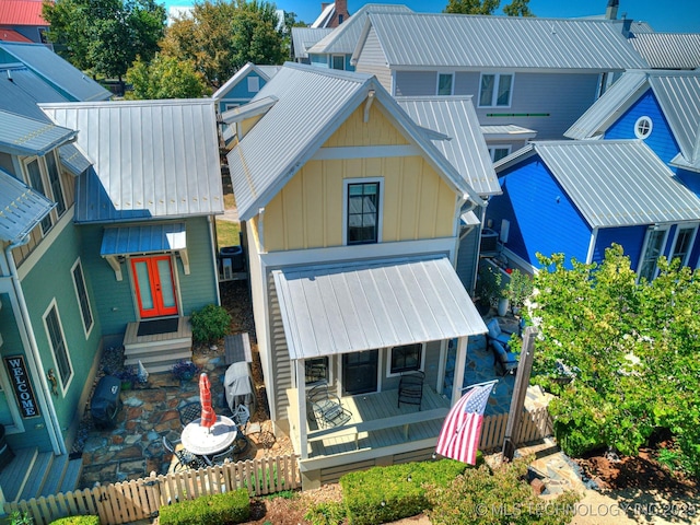 view of front of house featuring a wooden deck