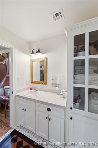 bathroom with visible vents and vanity