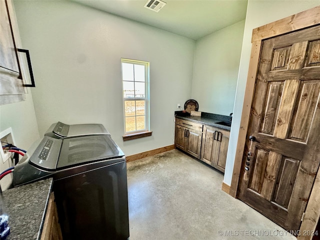 laundry area with washer and clothes dryer and sink