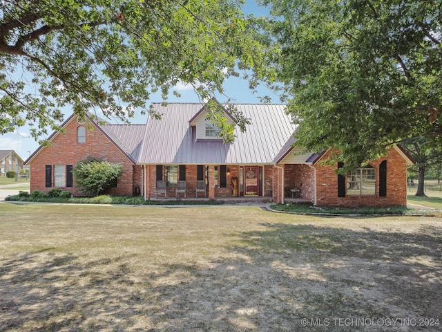 view of front of house with a front yard