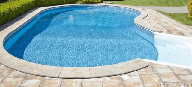 view of pool featuring a yard