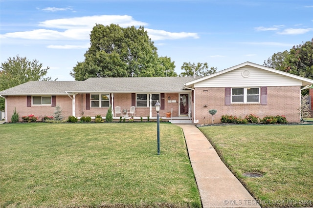 single story home featuring a front lawn