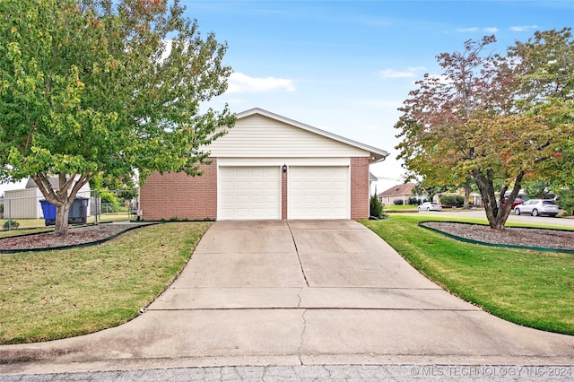 view of front of house featuring a front lawn and a garage