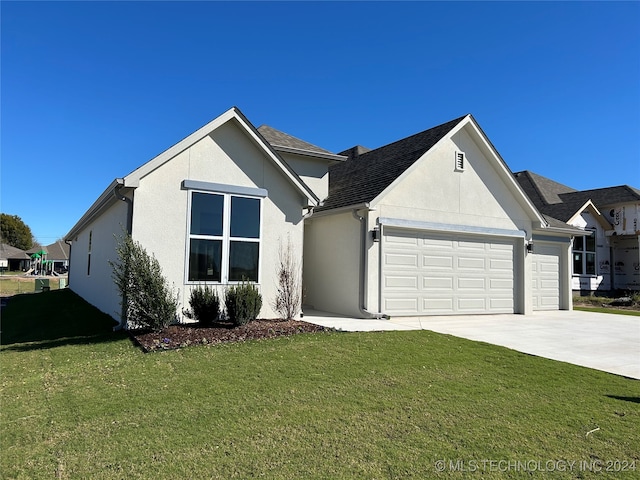 view of front of house featuring a garage and a front yard