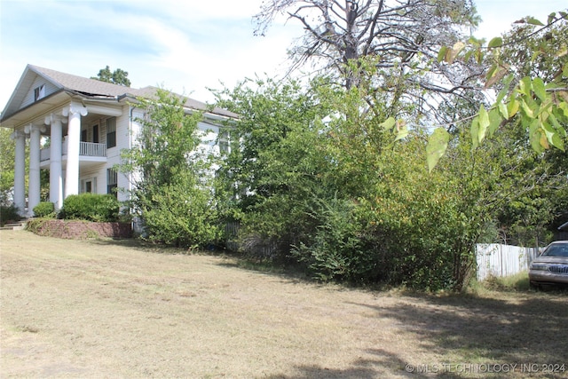 view of yard featuring a balcony