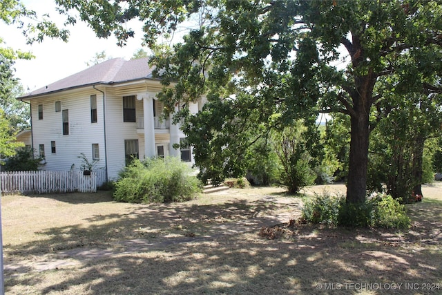 512 N 4th St, Henryetta, OK 74437 - view of side of property with fence