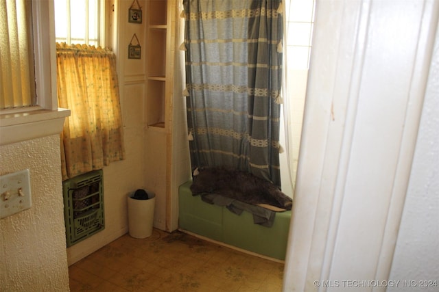 512 N 4th St, Henryetta, OK 74437 - interior space with a shower with curtain