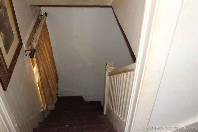 512 N 4th St, Henryetta, OK 74437 - staircase with carpet flooring