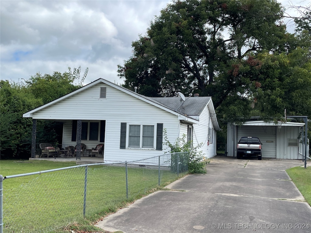 view of front of property with a front yard and a carport