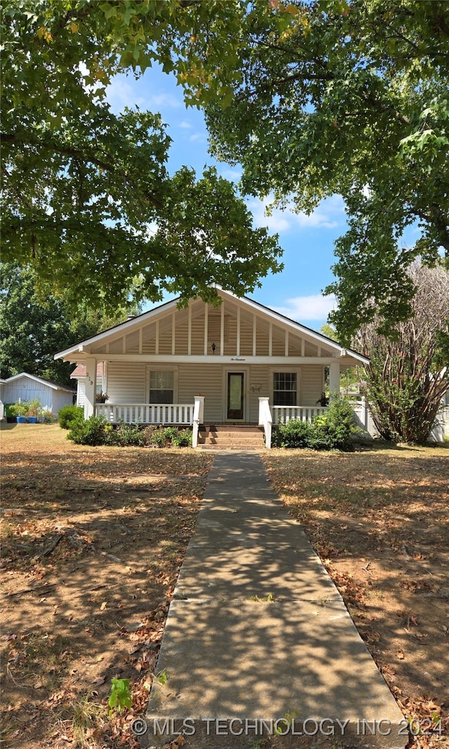 view of front of house featuring a porch