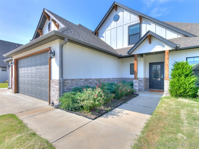 view of front of home featuring a garage