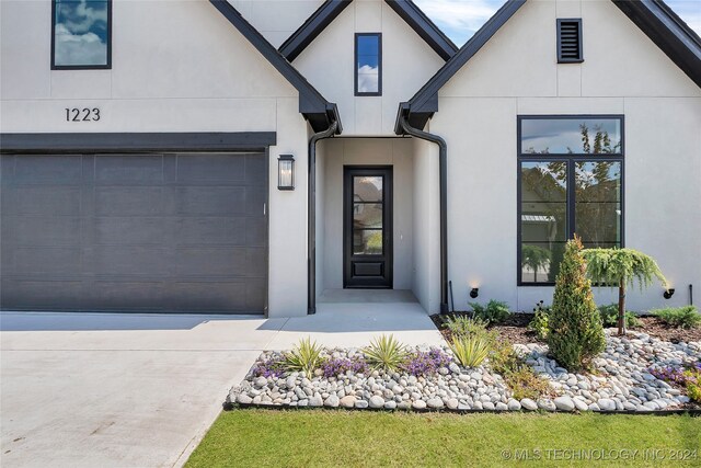 property entrance featuring a garage