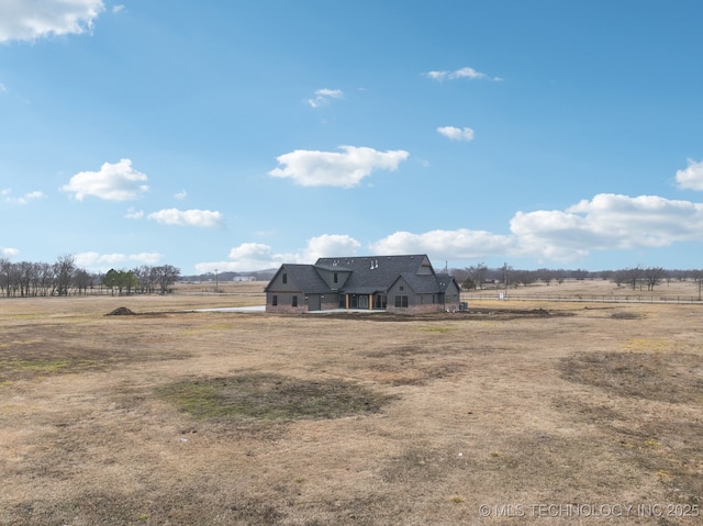 view of yard featuring a rural view