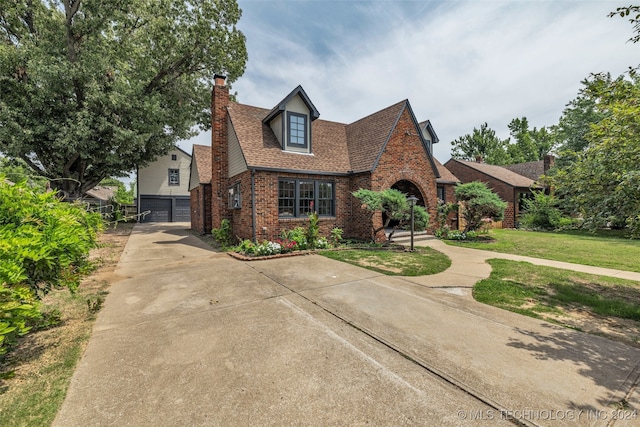 view of front of home with a garage and a front yard