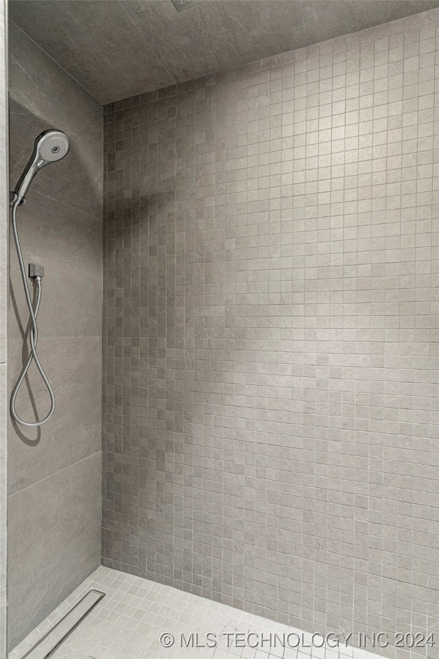 bathroom with tiled shower