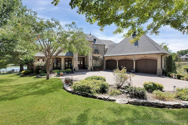 view of front of house featuring a front yard and a garage