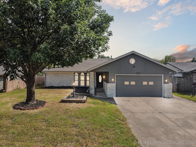 view of front of house featuring a garage and a front yard