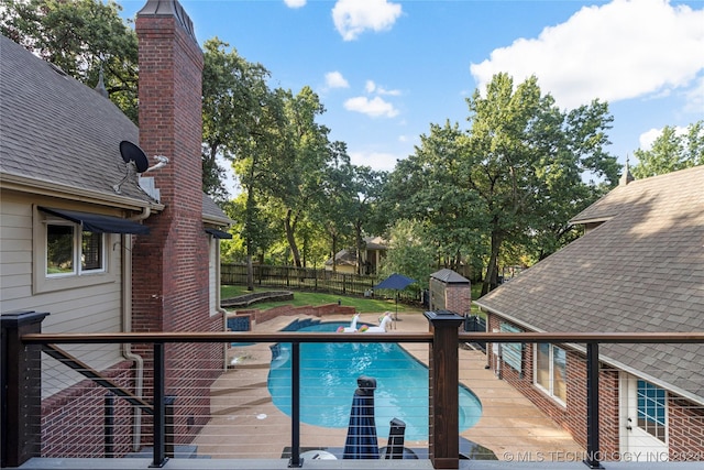 view of swimming pool