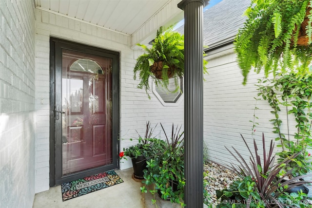 property entrance featuring covered porch