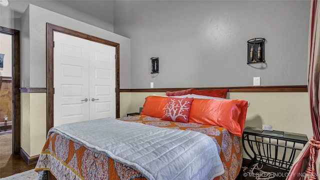 bedroom with a closet