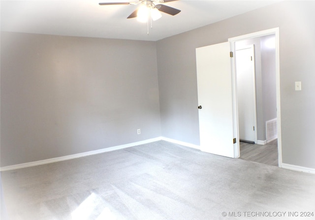 unfurnished room with light carpet and ceiling fan