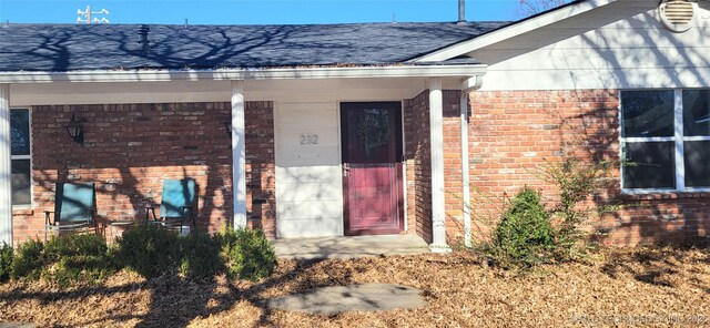 doorway to property featuring covered porch