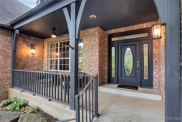 doorway to property with covered porch