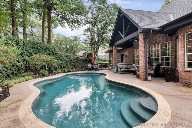 view of swimming pool featuring a patio and outdoor lounge area